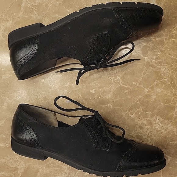 ***Salvatore Ferragamo Ferrara Black Loafers,  6.5B - Picture 8 of 16